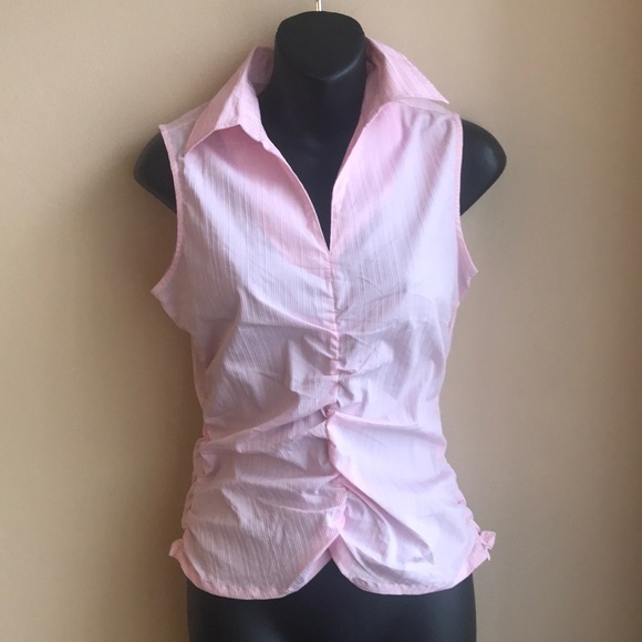 3 for $35 Cute. Ruched blouse 🕉 - Picture 3 of 6